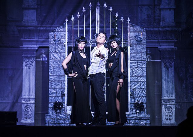 MokaDiffusion's tweet image. The Illusions Tour
A partir d’1 heure, l’illusionniste emmène son public dans un voyage surréaliste: apparitions, disparitions, téléportations, lévitation sans oublier l’envol d’Eric Lee sur son piano.
MOKA Diffusion est fière de vous proposer Thé Illusions Tour à la vente