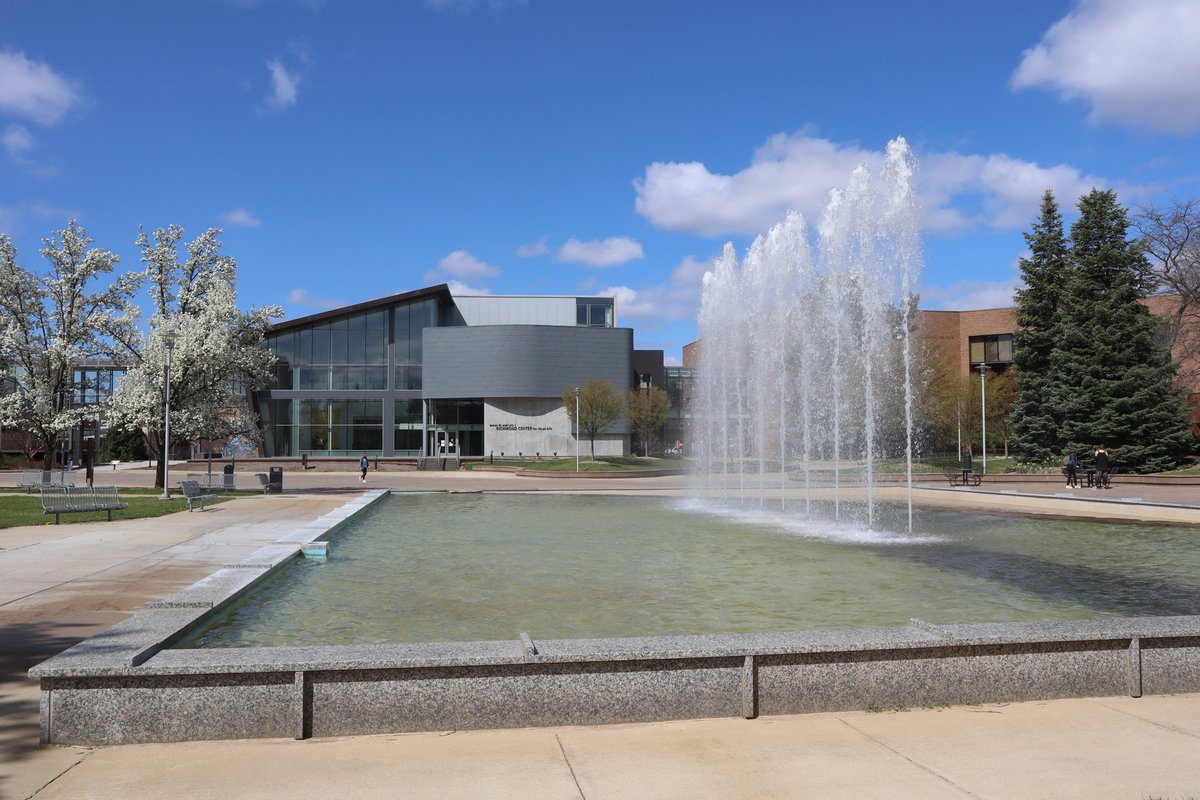 facilities_wmu's tweet image. Campus Fountain is dancing for Giving Day! 💛 We hope you enjoy this special day and the sunny days to come. ⛲

#WMUGivingDay #PoweredByYou #PoweredByWMU