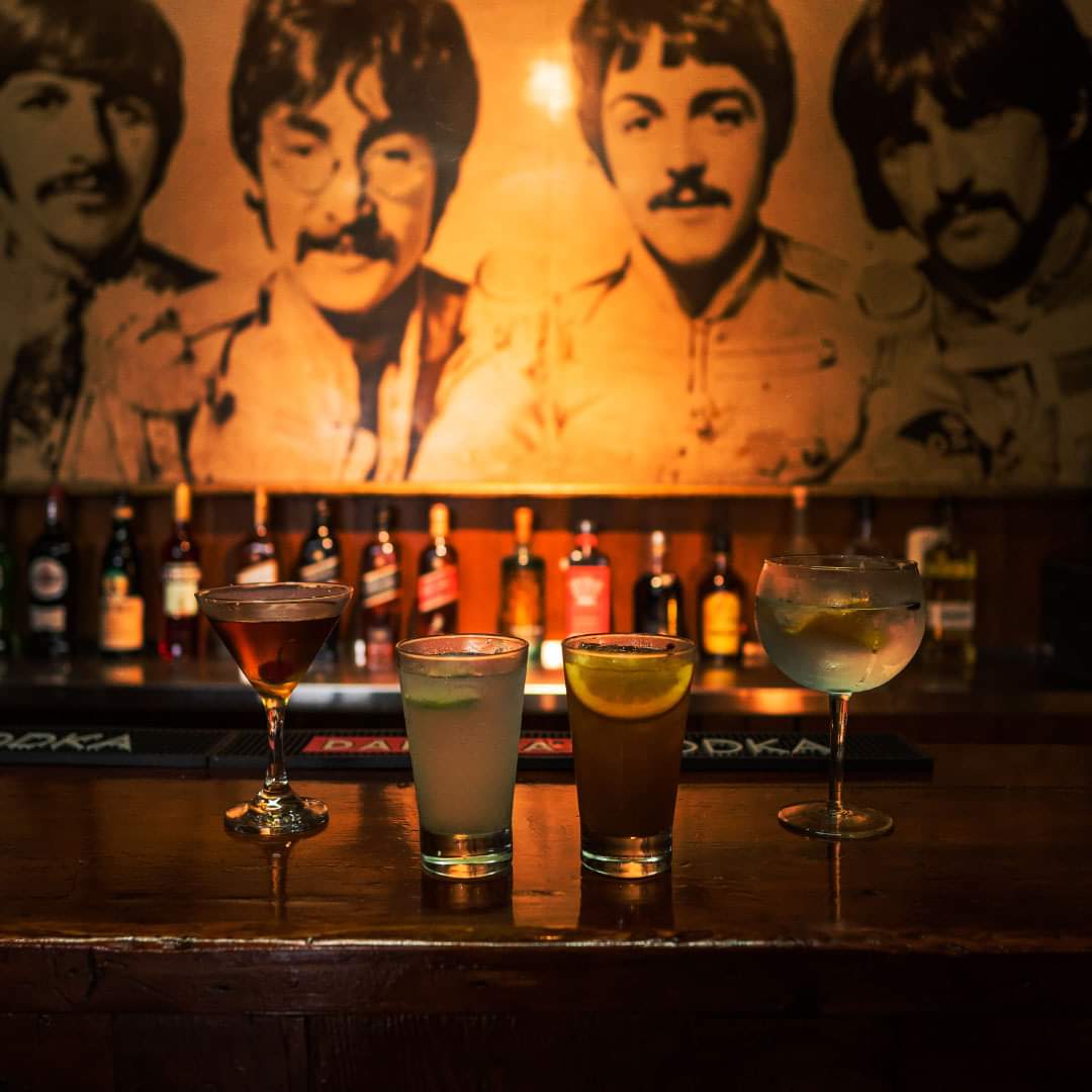 SargentPimienta's tweet image. Un break a media semana siempre es bueno para recargar energías. Elige las opciones que te ofrecemos y ven a disfrutarlas en nuestra sede barranquina o nosotros nos encargamos de llevarlas donde prefieras.

#SargentoDPTM 
#ElSueñoContinúa 
#45añosrocanroleando