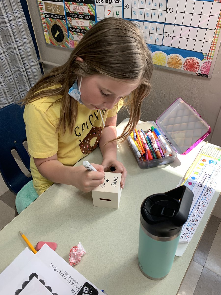 mskmayo's tweet photo. Thank you so much to the Stock Exchange Bank for the savings banks! 2nd Graders love money ❤️ @USD360_Caldwell https://t.co/wxlgxefeLd