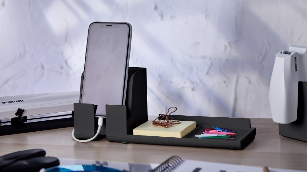 📱 Did you know that bending your head to look down at your phone can put up to 60 pounds of pressure on your spine? Keep your phone at eye level with our Konnect™ Desk Organizer Power Base with Phone Stand that securely locks your phone into place while it’s charging! #deskgoal