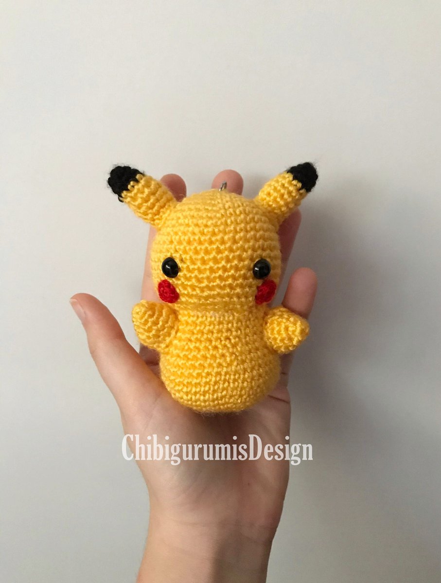 Saray_NC's tweet photo. Ya sé que hice uno más grande, pero no puedo remediarlo, pikapi es demasiado cuqui para no hacerlo en tamaño llavero.
#pikachu #llavero #keychain #keyring #amigurumi #pokemon #amigurumipokemon #pikachuamigurumi #crochet #ganchillo #pikapi #impactrueno https://t.co/VrLXhZLweS