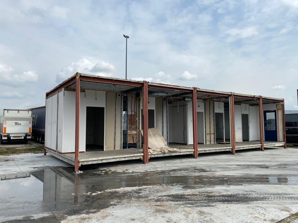 De containers zijn binnen. Dit wordt straks een prachtige modelwoning voor living-inn van  ⁦<a href="/RoozenvanHoppe/">Roozen van Hoppe</a>⁩ #goedvoorelkaar