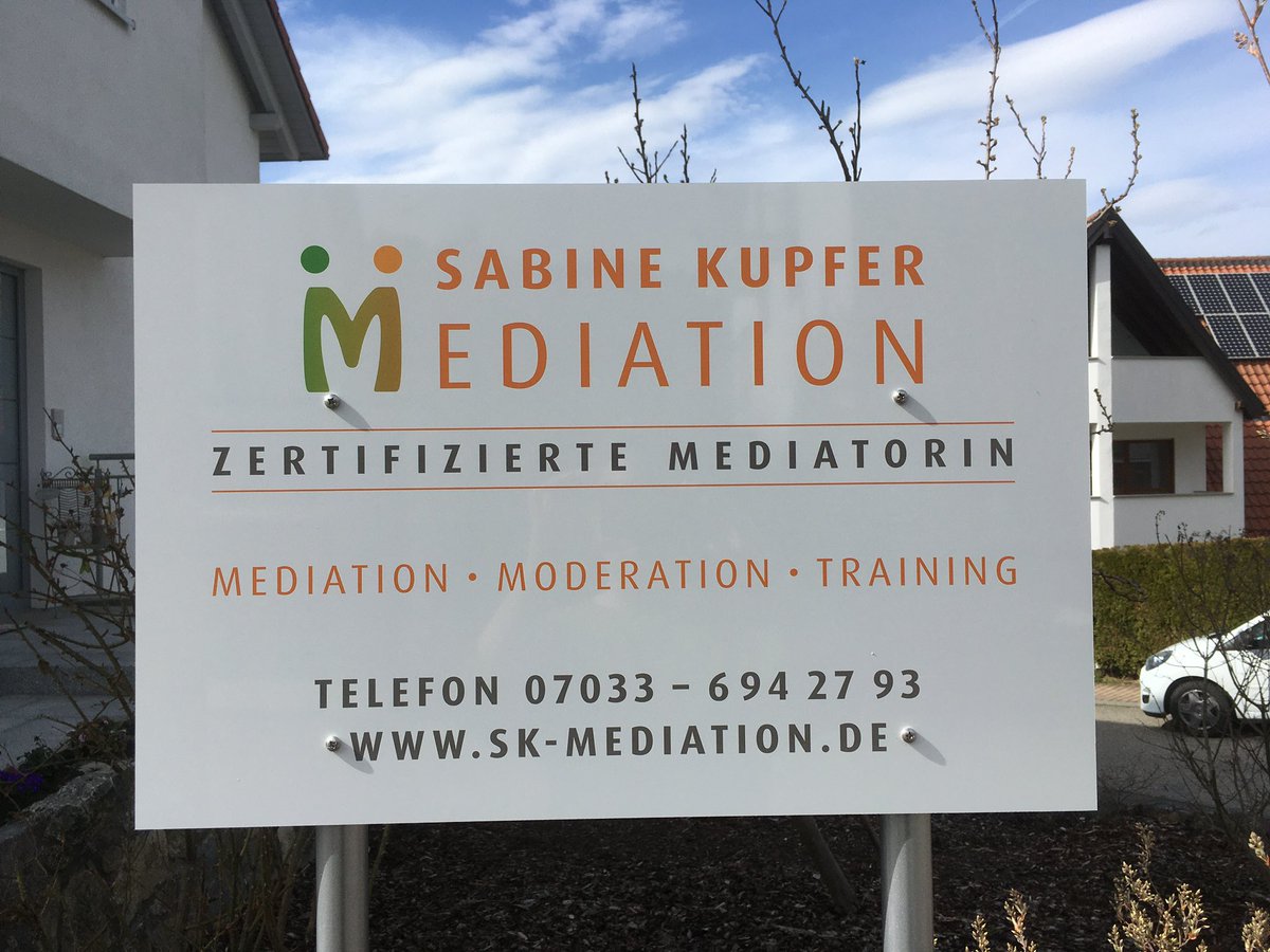 Ein irres Gefühl, wenn das eigene Schild vor der Haustür steht!
💪👍 #mediation #training ... mit <a href="/BNI_Deutschland/">BNI_Deutschland</a> und den Kontakten hier klappt das wunderbar!!