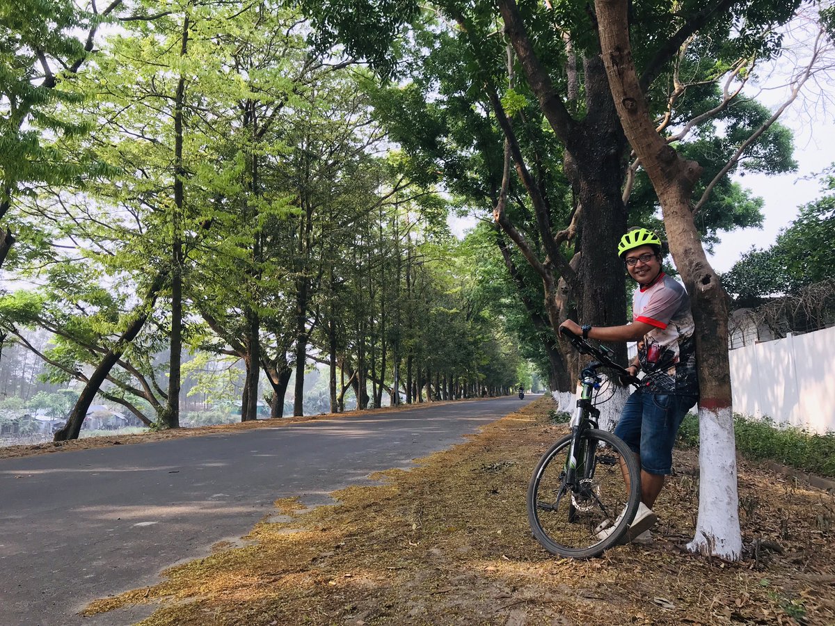 Sight seeing from saddle... Happy Cycling