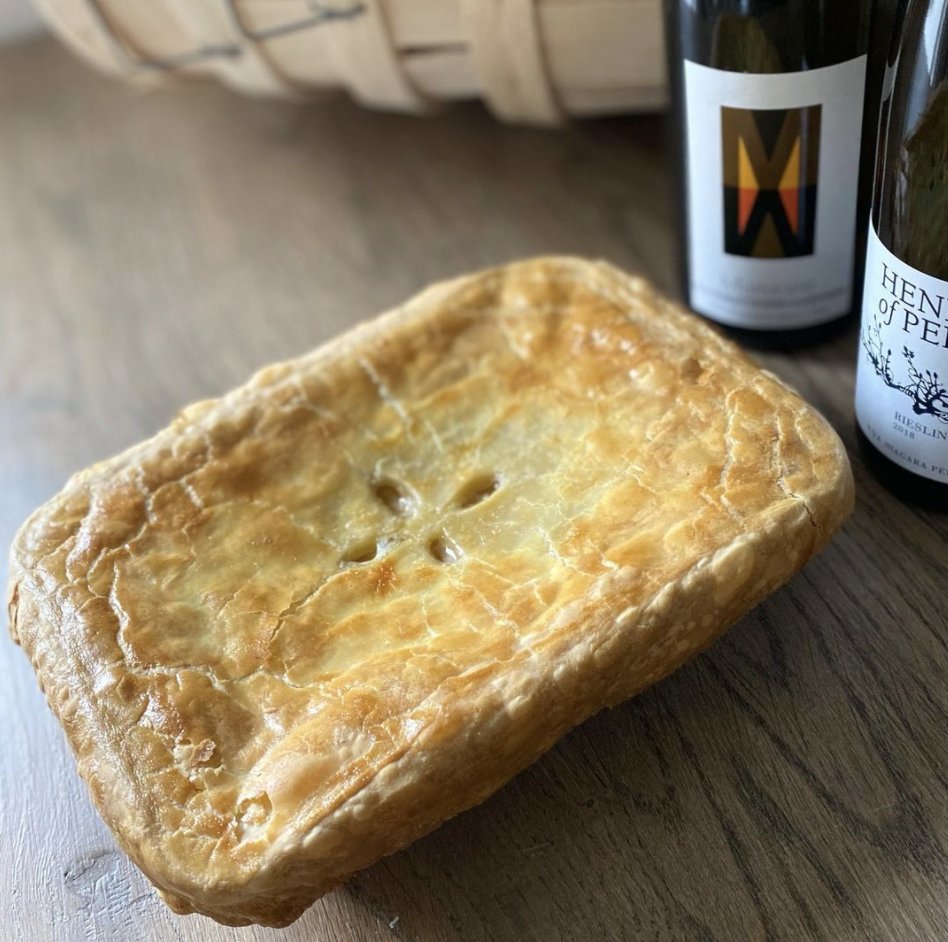 Need a night off from cooking? Order from your favourite local restaurant and don’t forget to add a bottle of #VQA to go

#Wine #OrderOnline #SupportLocal #VQA #ONwine 
📸  @wellingtoncourt