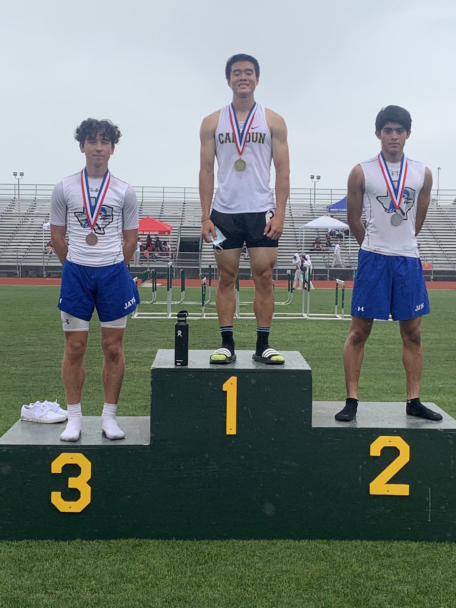 3200m runners move on to Regionals! Great job boys.