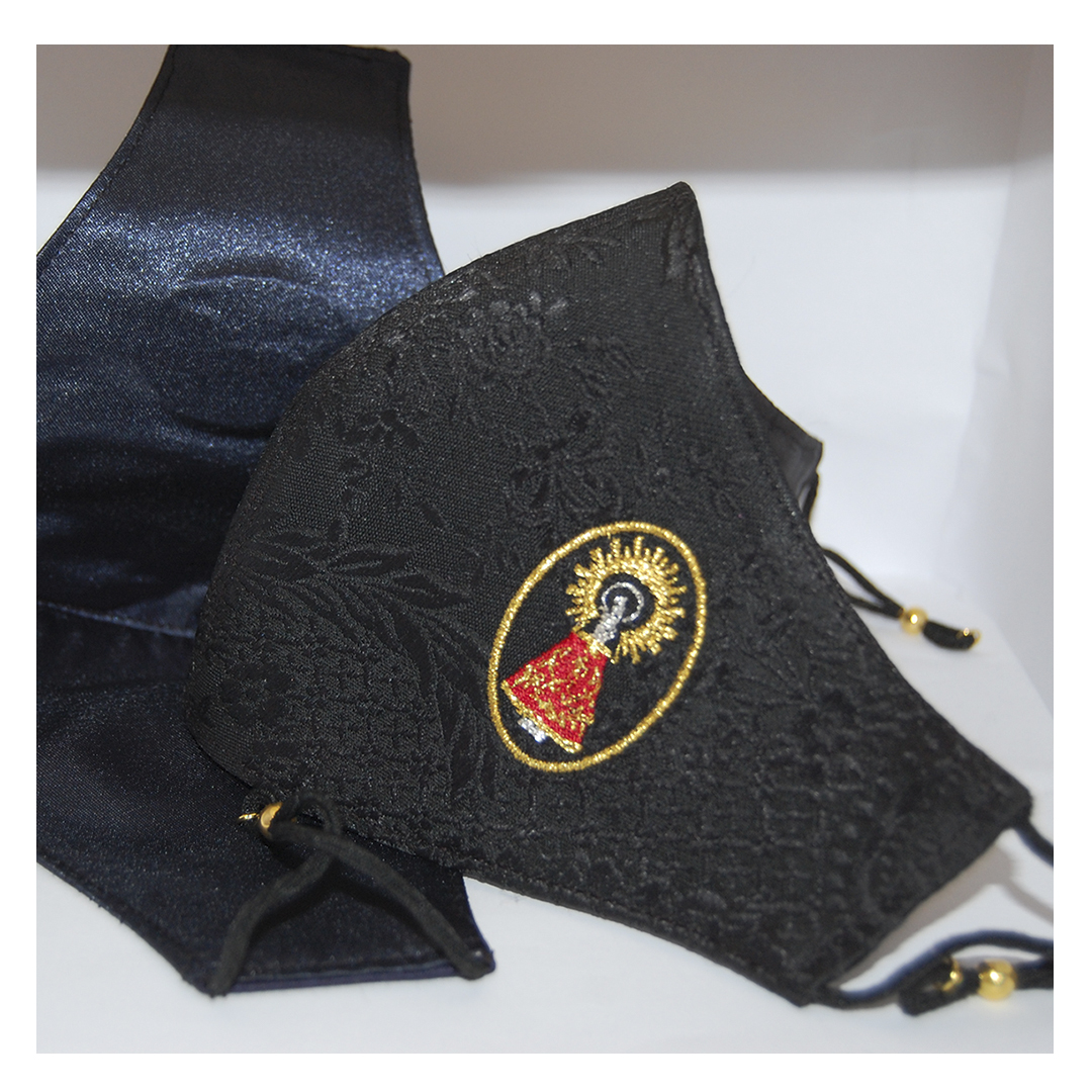 sastretoreros's tweet photo. Nos hemos adaptado. En nuestra web para trabajos especiales, nuestras mascarillas con filtro homolagado y confeccionadas con las telas utilizadas para la confección trajes de torero. Mascarillas ajustables. Personalizadas y bordadas. Producto artesanal.
👉https://t.co/pRNWinZUCI https://t.co/XjIcYXf0j3