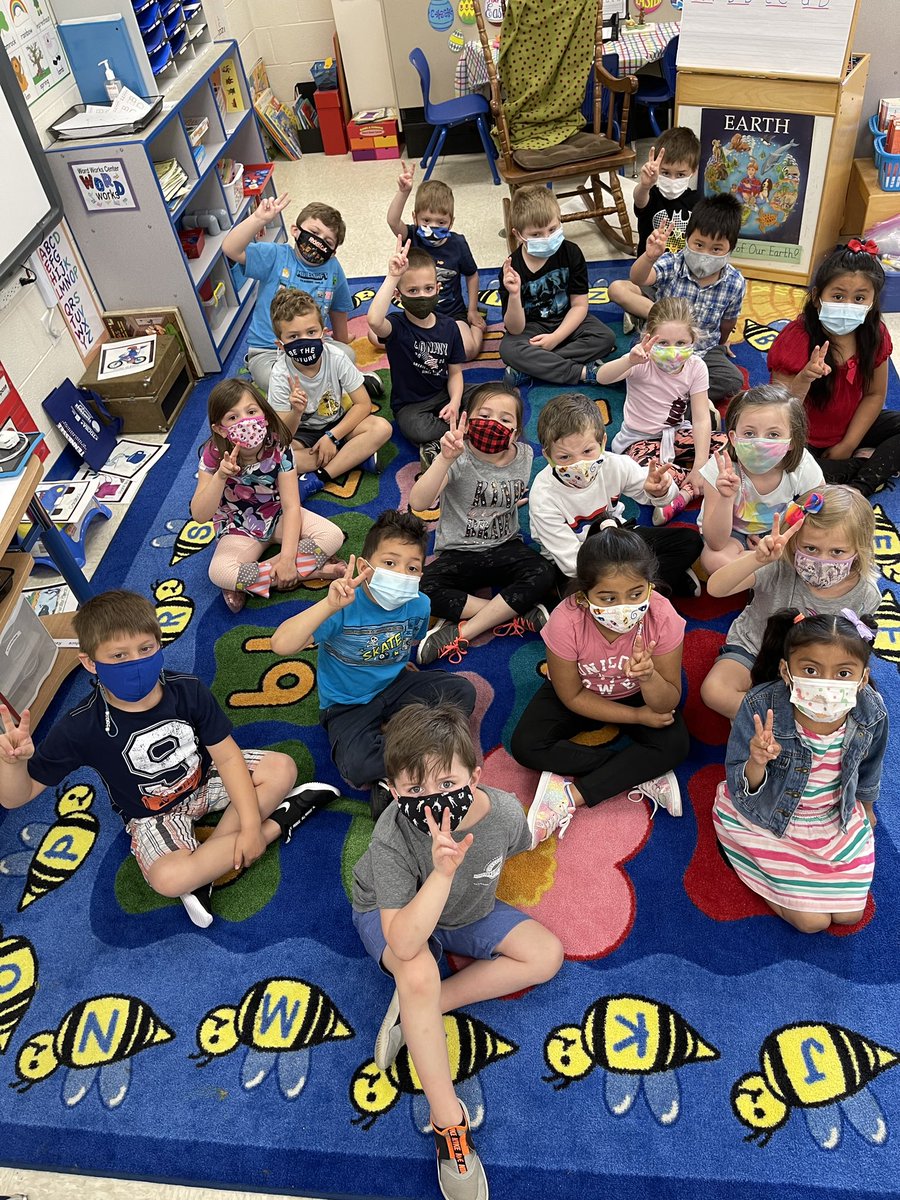 DanielleBreezy's tweet image. I had a great time virtually visiting the kindergartners at Capshaw Elementary School in #Cookeville! Look for their Storm Tracker Shout-Out tonight at 6 on @WKRN! 💚🙌
If you would like me to visit your school go here: wkrn.com/weatherauthori…