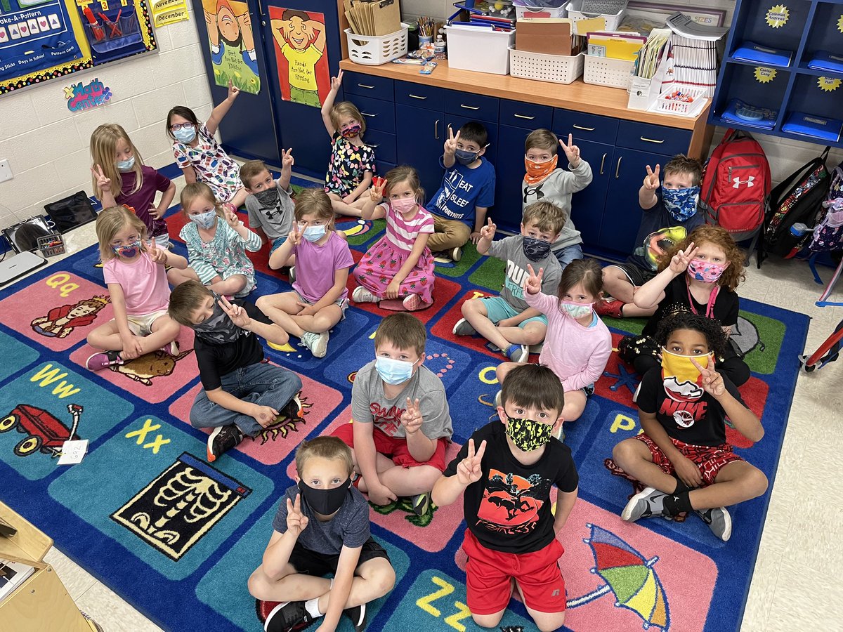 DanielleBreezy's tweet image. I had a great time virtually visiting the kindergartners at Capshaw Elementary School in #Cookeville! Look for their Storm Tracker Shout-Out tonight at 6 on @WKRN! 💚🙌
If you would like me to visit your school go here: wkrn.com/weatherauthori…