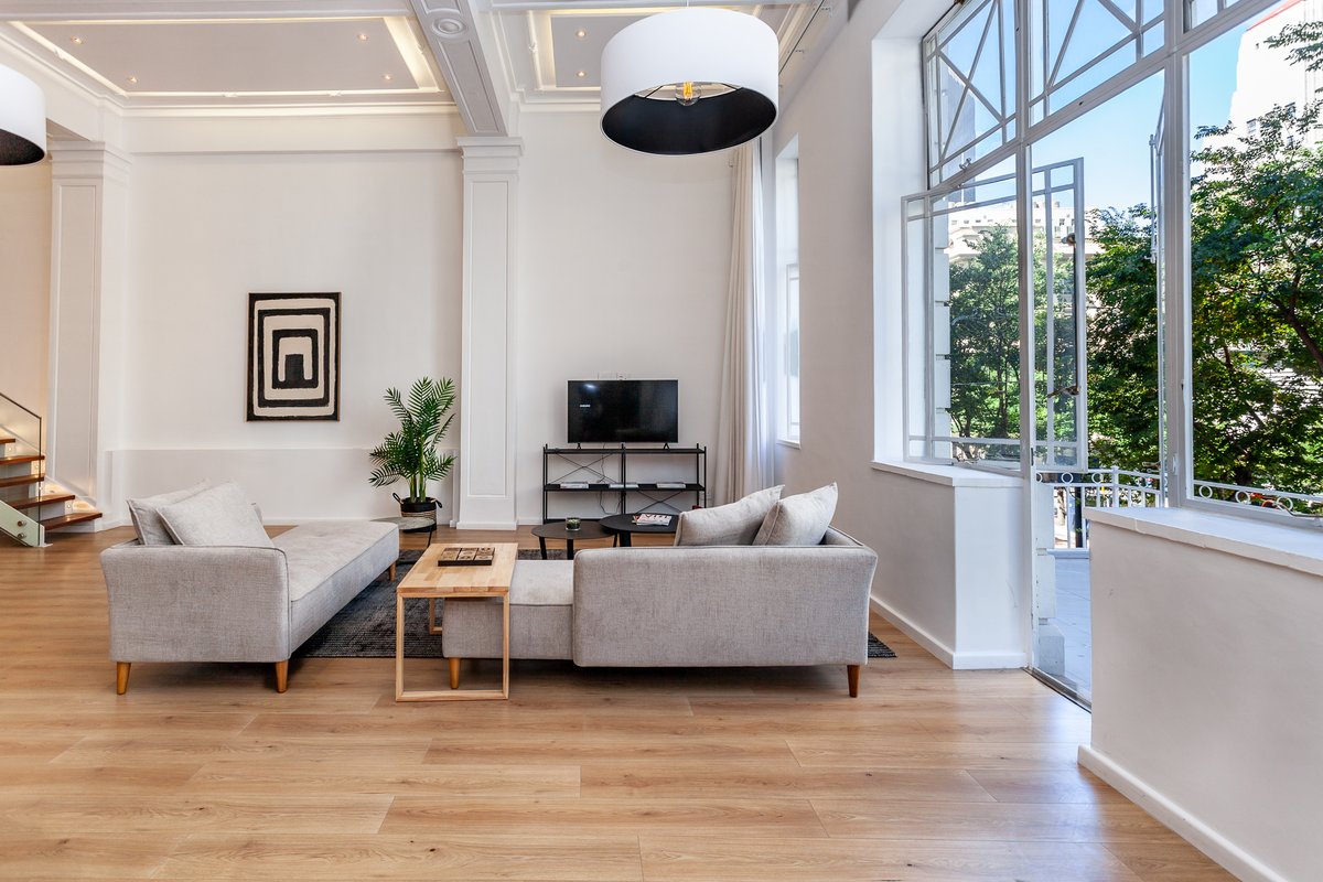 Filmspace_SA's tweet photo. Jet lag anyone? Nope. Didn’t think so! 🛩🥱 Book this NY-style Filmspace today and take a bite out of the Big Apple without leaving the Mother City. 🍎🥁

Slick and stylish with a ready-to-shoot setup… what more could you want? 
https://t.co/0LYd5uPUkY https://t.co/nxaXDEOGfz