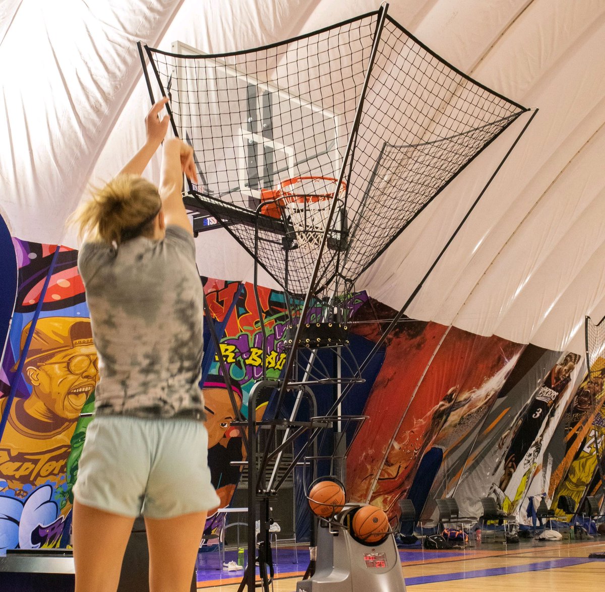 time2hoopbball's tweet photo. Our young athletes are making sure they put in good use of the shooting machine so they are ready to hit shots next time they can get on the court.
#time2hoop
https://t.co/Jl6x5AT9YT
📸 Cody Cameron Videography https://t.co/avt7K7e0HO