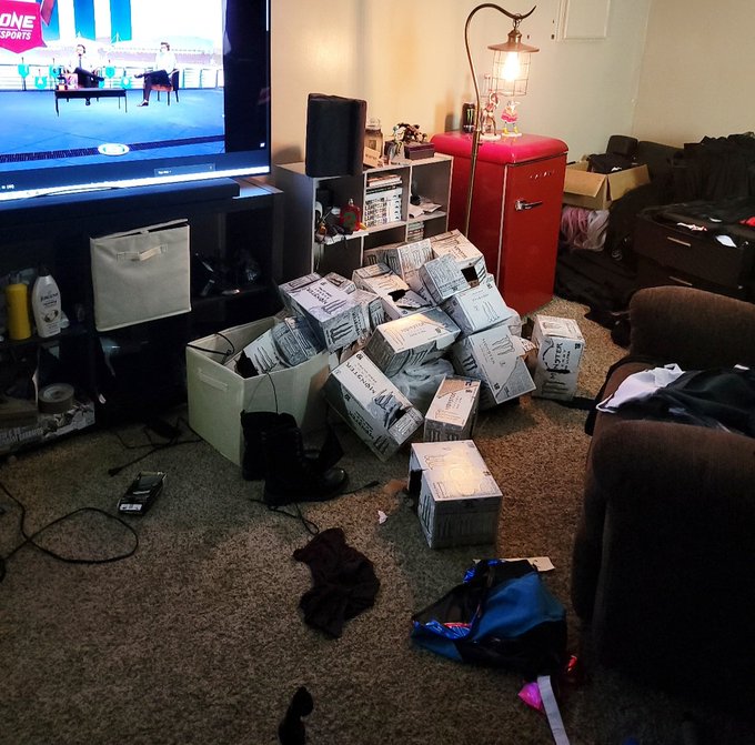 maid outfit time https://t.co/UClMqtI3CK