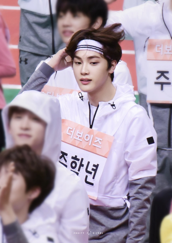 hourly haknyeon 🍬 tweet media