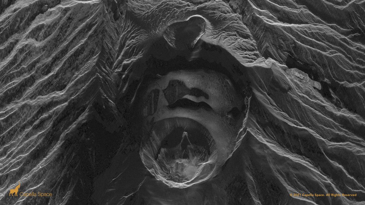 capellaspace's tweet image. UPDATE: Capella's 3D radar imaging captures the #LaSoufriere #Volcano dome collapse on St. Vincent. #SAR satellites can see through smoke and volcanic ash for 24/7 disaster response data. This 50cm very high-resolution image is from April 14, 2021 - 3:21pm UTC.