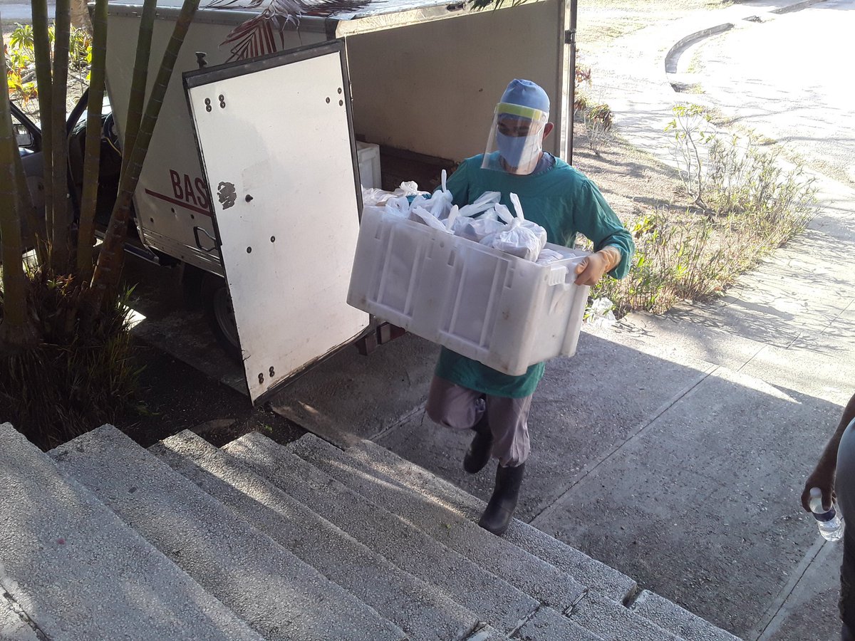 😉 Con la alegría y el entusiamo propios de la juventud continúan nuestros  #valientes de <a href="/ucmvccu/">Universidad de Ciencias Médicas de Villa Clara</a> y <a href="/UCLVCU/">UCLV 🇨🇺</a> apoyando en las faenas diarias del centro de aislamiento 💪. ¡Esta tropa sí es de puntería🥇! <a href="/MINSAPCuba/">Ministerio de Salud Pública de Cuba</a> <a href="/CubaMES/">MES</a> <a href="/lbolivera73/">Luis A. Barranco Olivera</a> <a href="/feu_cuba/">FEU de Cuba❤🇨🇺💪</a> <a href="/UJCdeCuba/">UJC de Cuba</a>