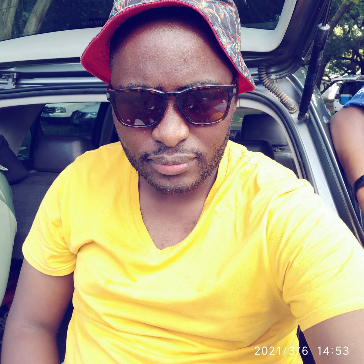 ULeendhor's tweet photo. #BabaKaNino #BlackMan #ManWithBeard #CoolestGuy https://t.co/8ZFDVbyM7K