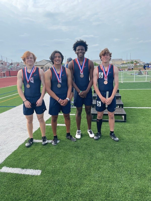 Grizzly Boys 4x200 relay going to regionals!