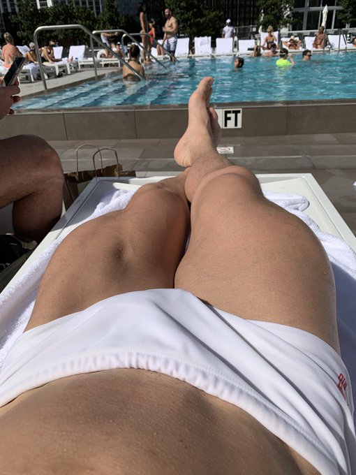 1 pic. Wet speedo contest #hooters #speedo #flash #publicsex https://t.co/lLQRthPbRI