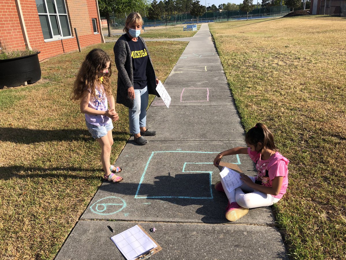 kshelor_3rd's tweet image. What lines and angles do you see in these shapes? Ss loved being outside to hunt for attributes in different shapes! #amazingmath #thirdgrademathrocks #mathandsunshine @KristaCHolland1 @Staceyleebrown2