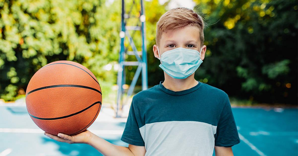Should kids wear masks when playing sports? Turns out, it's one of the best ways athletes can protect their teammates and themselves from COVID-19. Learn more here: ow.ly/cJ2h50Eos8c