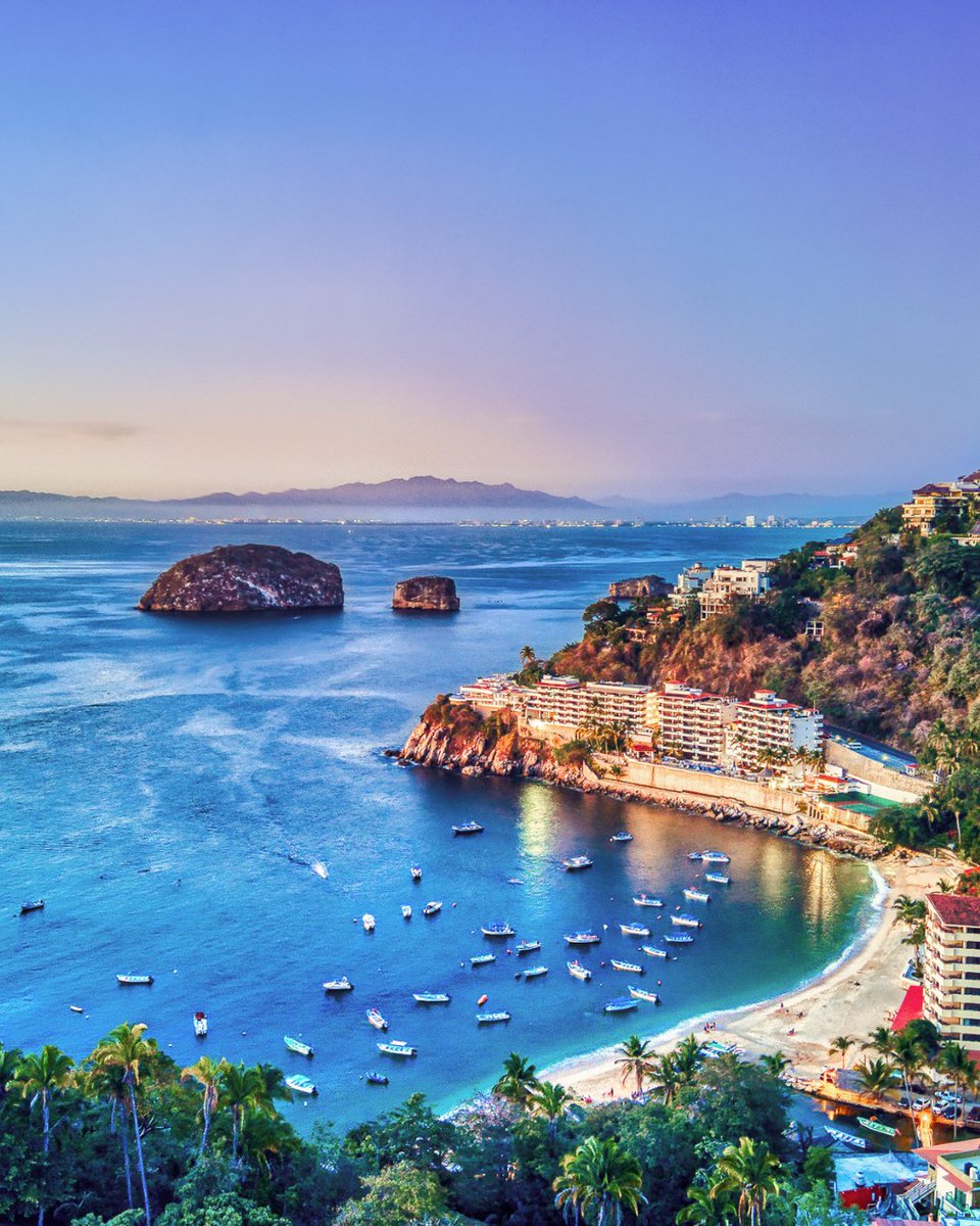 PuertoVallarta's tweet photo. Aquí en Mismaloya fue donde John Huston filmó la película "La Noche de la Iguana", que puso a #PuertoVallarta en el mapa internacional. 

Mismaloya is the spot where John Huston filmed “The Night of the Iguana” that placed #PuertoVallarta in the eyes of the world. https://t.co/xIH1xuWFGM