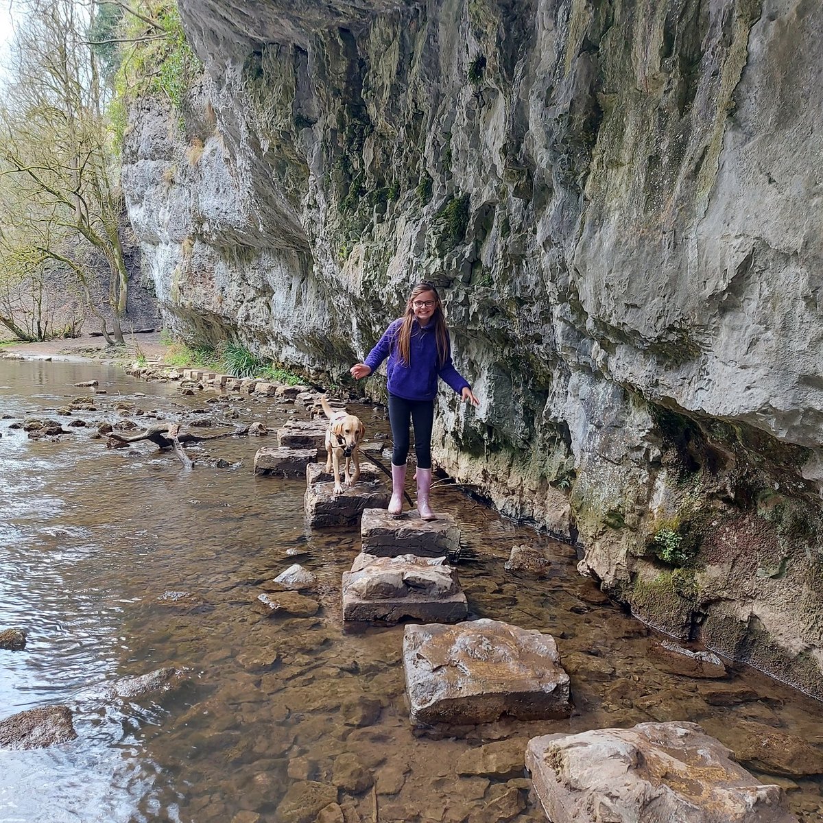 SamLawr3's tweet photo. A whole family stepping stones adventure 🥾🐾 Deserted too! Pays off to hunt out the lesser known alternatives - bet you wouldn't see Dovedale as quiet! #steppingstones #hiking #avoidthecrowds #peakdistrict https://t.co/6KNsi6fZV0
