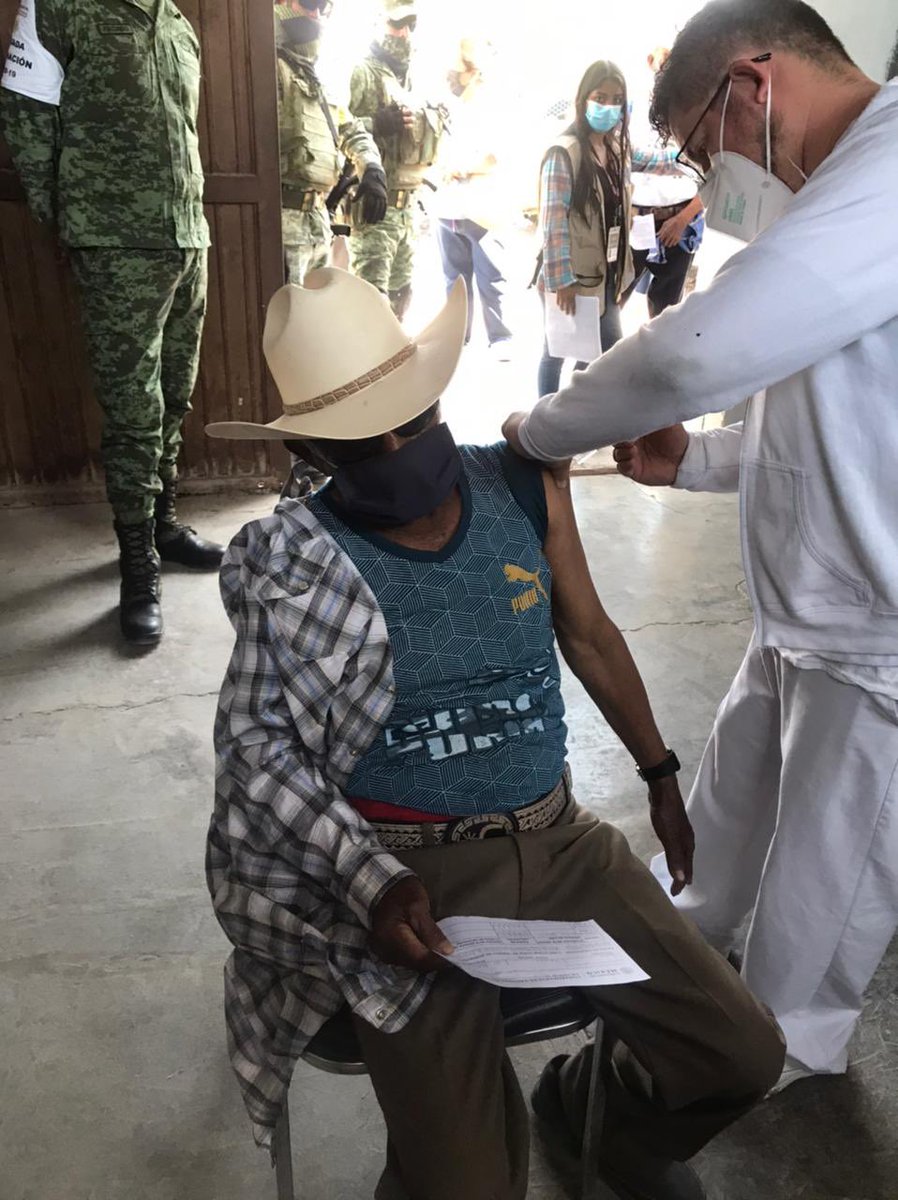 Las brigadas Correcaminos del <a href="/GobiernoMX/">Gobierno de México</a> llegan hasta los rincones más apartados para vacunar a la población, en dos días se aplicaron 2000 vacunas en zonas rurales de #Saltillo.

¡Estamos venciendo al Covid-19! #Coahuila.