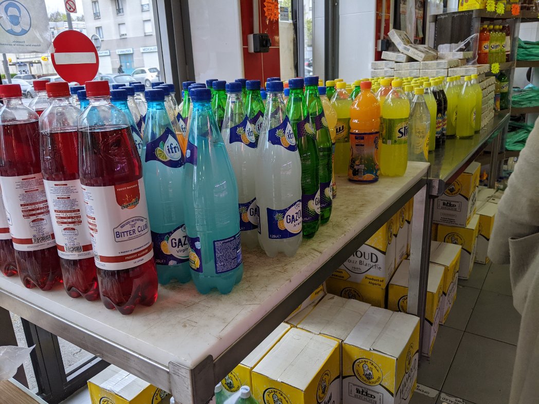 IslamAgendafr's tweet photo. Pour le ftor: #evian ou gazouz? @evianFrance bien-sûr ! #diet https://t.co/ui9lGqwDM2