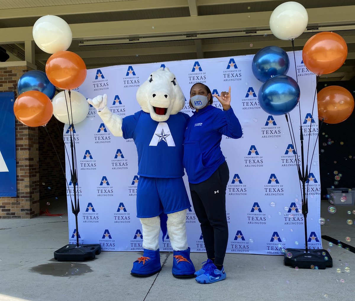 Shereka Wright (@coachrekeuta) on Twitter photo Lady Mav Nation... it’s #followCoachRekeWednesday A lot of excitement ahead with <a href="/UTAMavsWBB/">UTA Lady Mavs</a> Thanks <a href="/UTABlaze/">UTA Blaze 🔥</a> <a href="/UTASpirit/">UTA Spirit Program</a> for your time today. 💙🧡 Lady Mav Nation... it’s #followCoachRekeWednesday A lot of excitement ahead with <a href="/UTAMavsWBB/">UTA Lady Mavs</a> Thanks <a href="/UTABlaze/">UTA Blaze 🔥</a> <a href="/UTASpirit/">UTA Spirit Program</a> for your time today. 💙🧡
