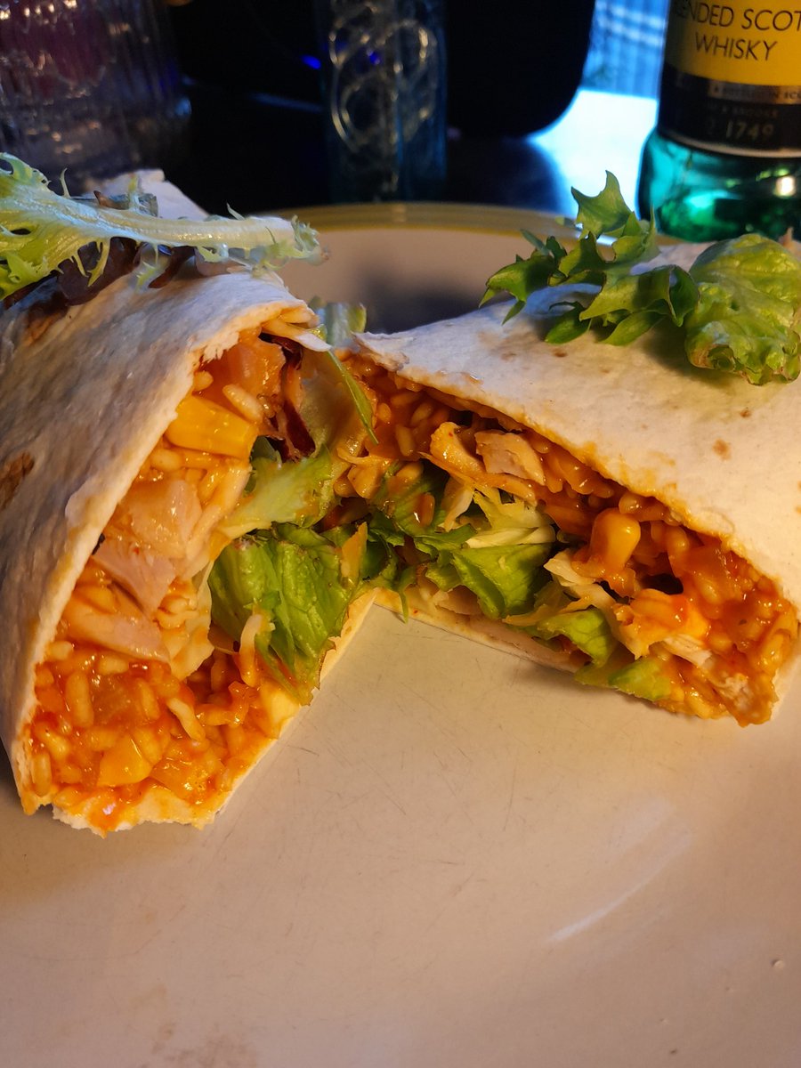 AFizgig's tweet photo. This is gonna get messy! 😁 Homemade Buritto! 😋 Not that it looks like it 😆

#CookingWithAl 👨‍🍳🌯😄 https://t.co/vgVgLmGn10