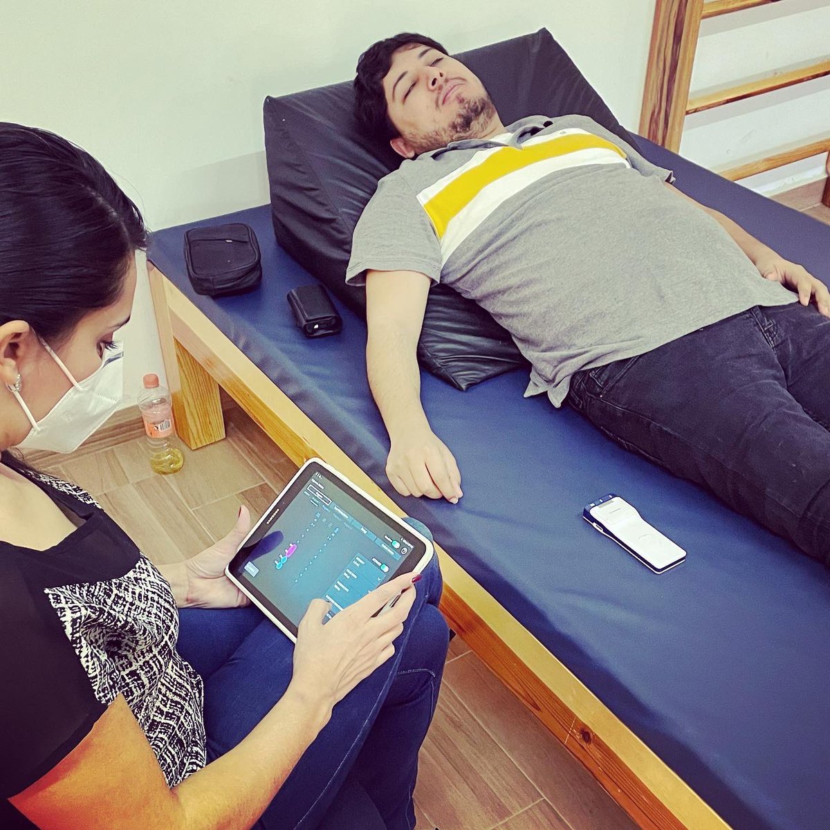 neuro_centro's tweet photo. Continuamos haciendo historia en México con éxito !!! Gracias a nuestro equipo de Neuroregeneración realizamos el Tratamiento Innovador para Lesión de la Médula Espinal al segundo paciente con excelentes resultados clínicos con #estimuladorepidural #intellis de #medtronic https://t.co/dX3AAGQ6wy