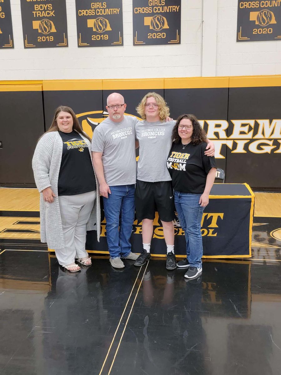 BryceMitzelfelt's tweet photo. 4 more years and it goes from @FHS_tigerfb to @HCBroncoFball https://t.co/O6RxTaG3Jv