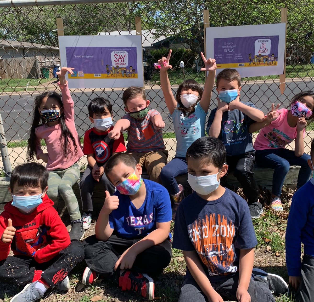 OdomESLibrary's tweet image. Our first @aisdstorystroll of Say Something! / ¡Di algo! by @peterhreynolds is up at @OdomEagles and we are so excited to read outside! AISD Story Stroll was created by a group of @AustinISDLibs with a grant from @AustinEdFund. @AustinISD @aratisingh @Noelita4AISD @Geronimo4AISD