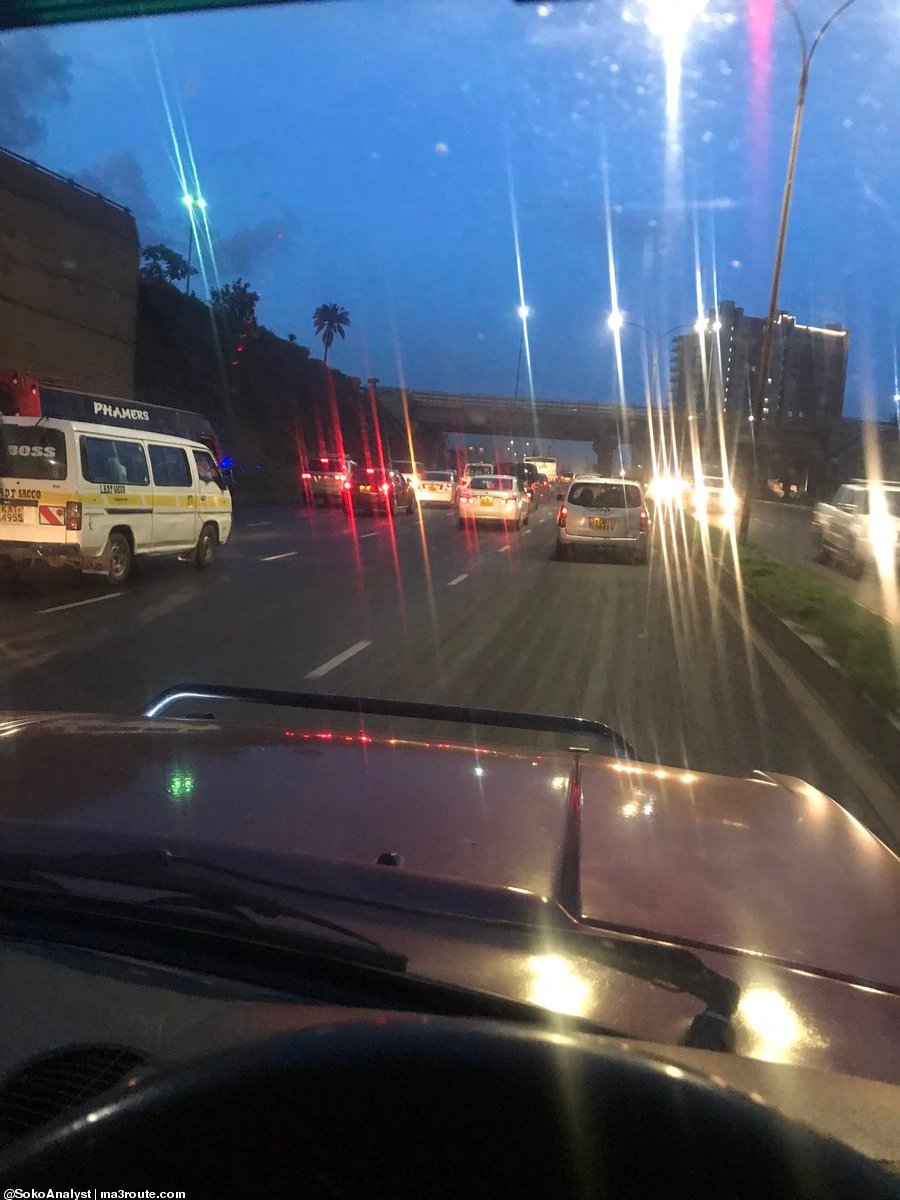a3Route's tweet photo. 21:53 The 8PM curfew has refused. @StateHouseKenya just remove it because now the curfew has become a super spreader when we rush to the bus terminals to get home &amp; we have to jostle &amp; fight. Wacha kututesa please.  https://t.co/le9vsBgQ8I via @SokoAnalyst