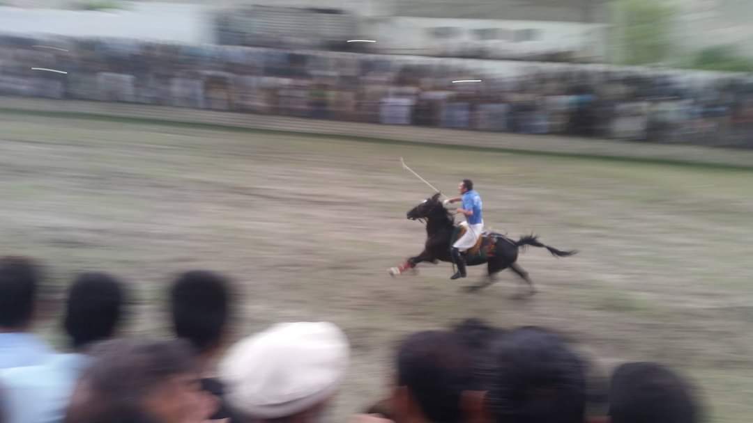 NliOfficial's tweet photo. The Northern Light Infantry (NLI) won the Jashn-e-Bahara Polo Tournament 2021 by defeating #GilgitBaltistan Scouts.

Altaf Hussain is a good player of Polo ,he is now captain of NLI polo team son of former late NLI player Darvesh .He is from Chaprote  Valley Nagar. 
#NLI #Army https://t.co/boPOgC6Zdg