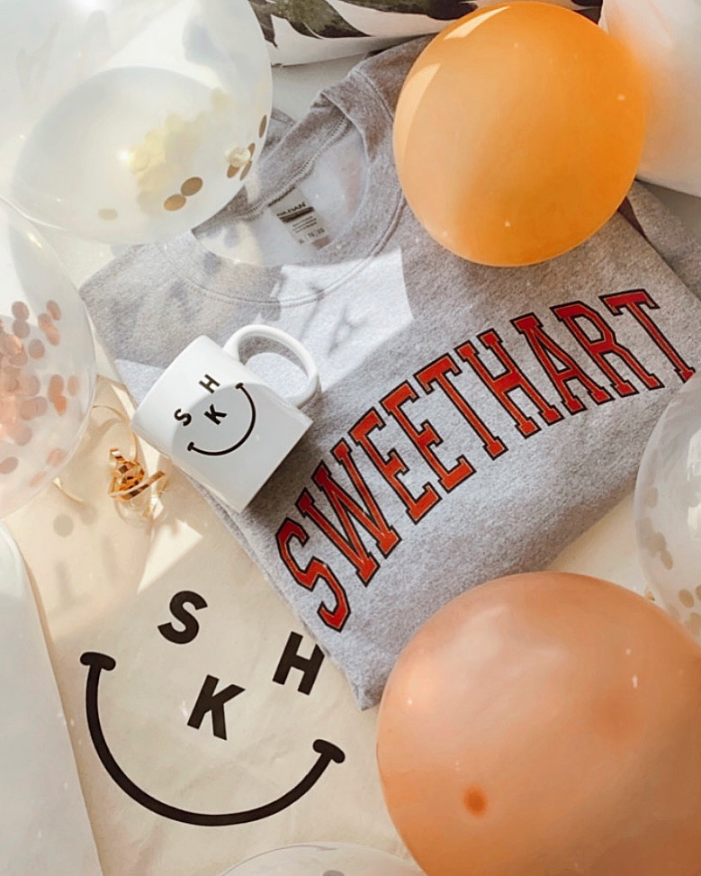 SweetHartTO's tweet image. 🎉 𝒃𝒊𝒓𝒕𝒉𝒅𝒂𝒚 𝒖𝒑𝒅𝒂𝒕𝒆 &amp;amp; 𝒈𝒊𝒗𝒆𝒂𝒘𝒂𝒚 🎉

The shop turns 4 today &amp;amp; we’re celebrating all week! 

We're giving away a big SHK prize pack that includes the following: an SHK crewneck sweater, mug, tote &amp;amp; a $25 gift card! 

Enter on our IG here: instagram.com/p/CNp0pJJhPrx/