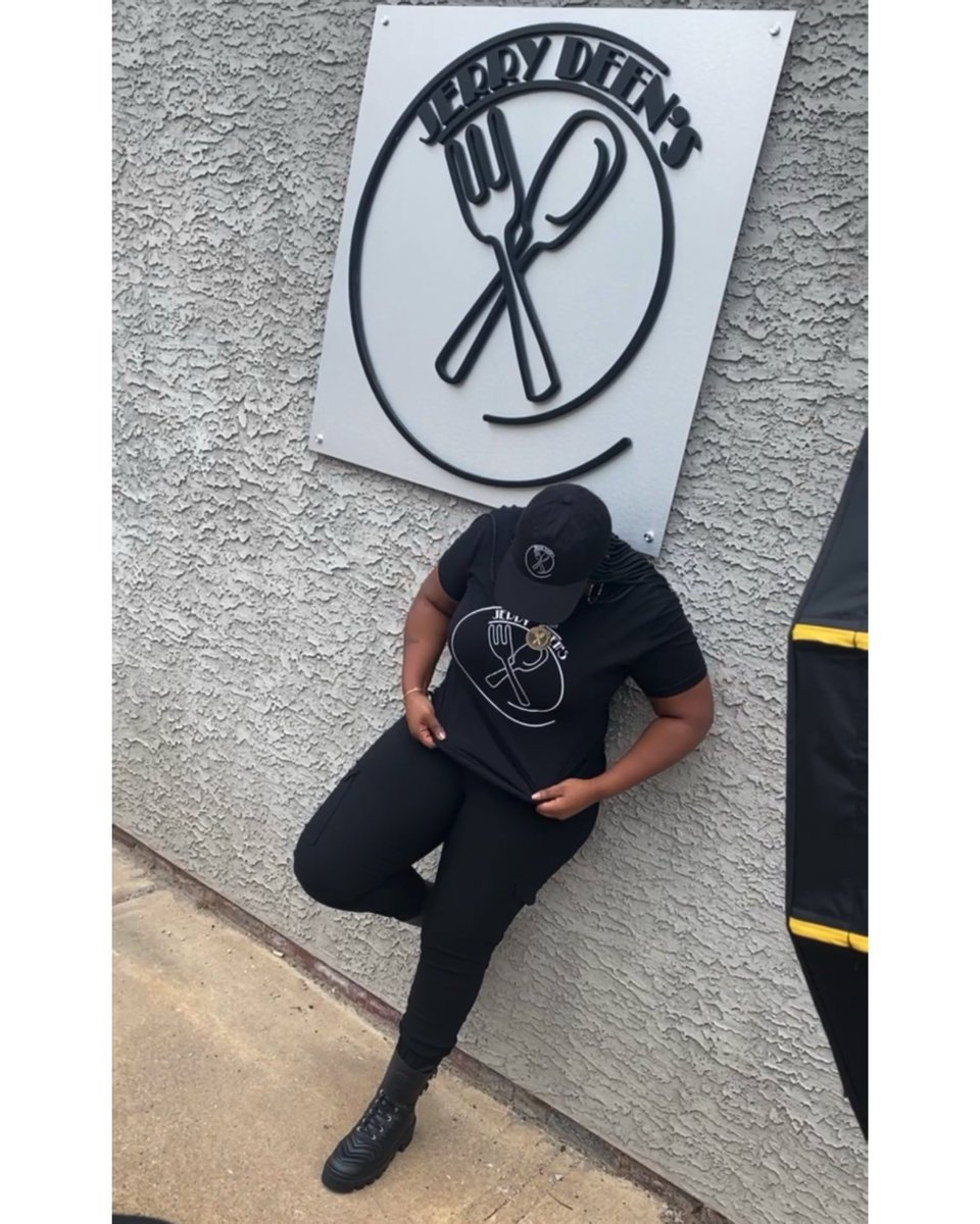 Evoluvsu's tweet image. Ain’t Nothing like a REAL ONE 
Ain’t Nothing like a BOSS 😎
...
.
@jerrydeens_ #LiveLoveEat❤️ #TheWaitIsReallyCloseToBeingOverYall #ForRealThisTime😭