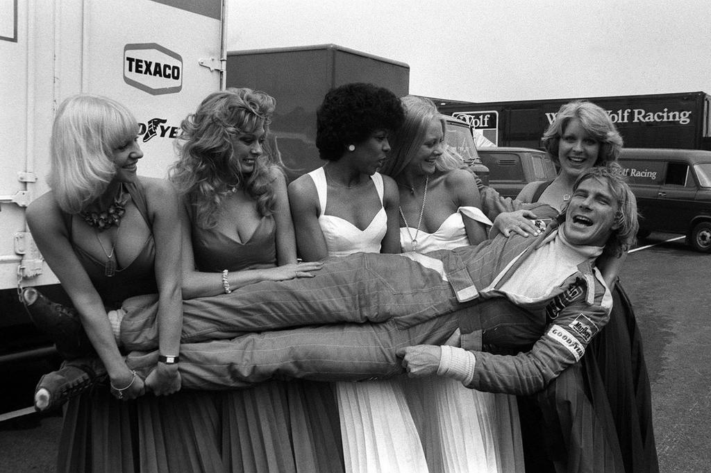 mjbyers333's tweet photo. @EightMike @jim_knipe @gmracingblue @Rinoire @ren_119 @oliveri_pablo1 @christoph_dimke @bourdyot_ @KLinierung @orsoladelzenero @PeterDanaher @jlcooke99 Did someone say "Playboy?" ๐ #RIPJamesHunt.๐
A brave, fearless, and very gifted race car driver, James Hunt was also the last great example of the playboy racing driver.
--Tom Rubython: (The Story of James Hunt) https://t.co/1hXpiaTLKy