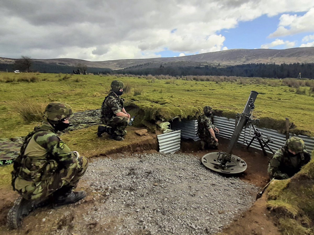 2BdeArtyRegt's tweet image. Many thanks for the work, the Gunners of #2BAR put it to good use for the Fire Support Team Course shoot. #combatsupport #mortarpit #artillery
