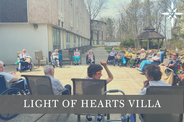 LOHVilla's tweet photo. Making the change to assisted living is a big transition for your loved one and the rest of your family. Here are some tips to consider when looking into assisted living facilities for you or a loved one: https://t.co/TlN2t8fqjP #assistedliving https://t.co/hpXTsIi2JQ