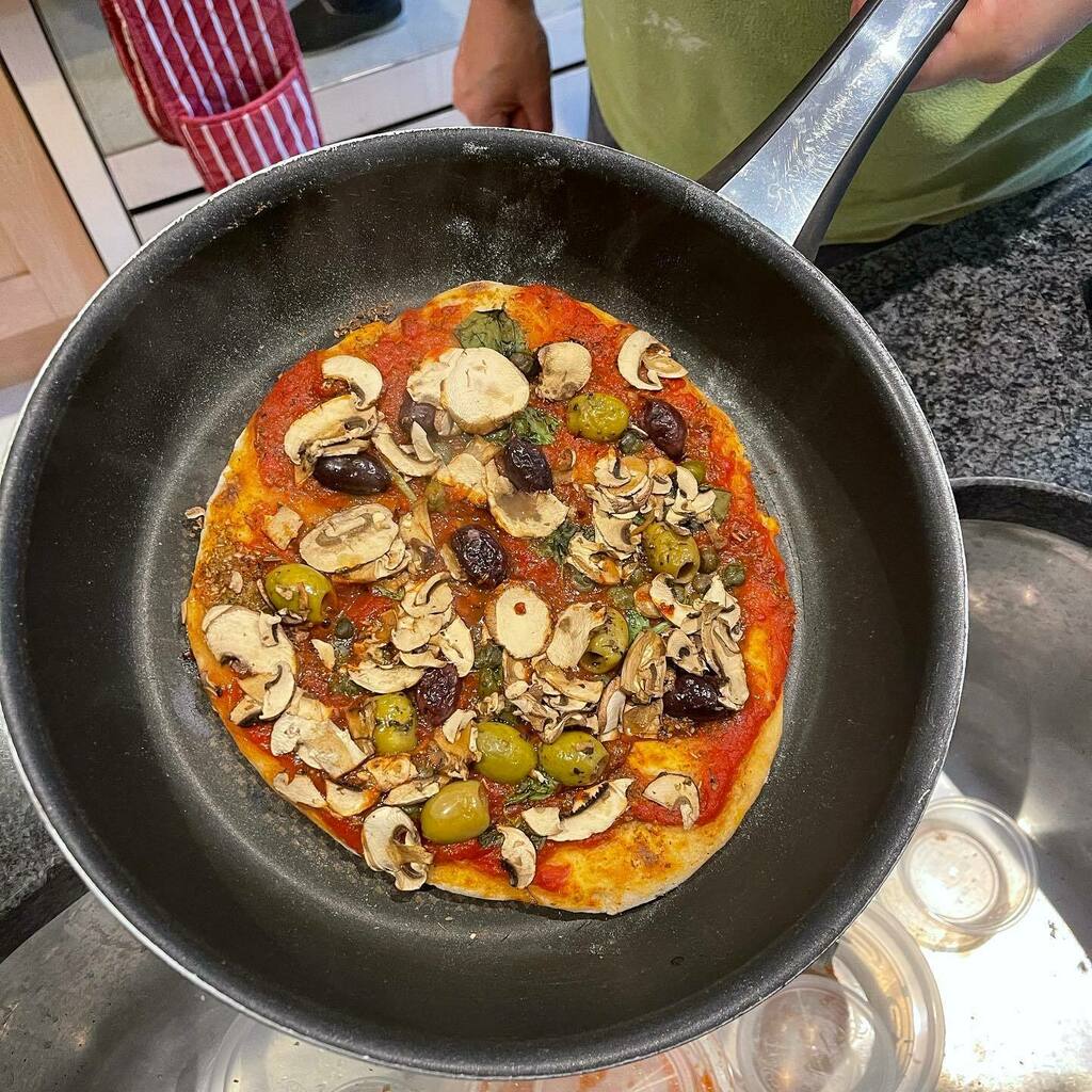 Timothy_Hughes's tweet photo. Finished pizza - Pizza π pilgrims #pizzapilgrims @pizzapilgrims #pizzainthepost @officeoffin #pizza #pizzalover #pizzatime #food #foodporn #foodie https://t.co/aQOdJGUUe6 https://t.co/M2s0E4RnvN