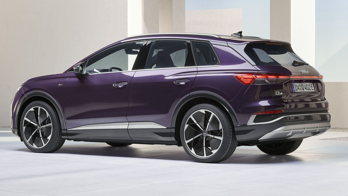 AudiCanarias's tweet photo. Te presentamos el nuevo Audi Q4 e-tron con una autonomía de hasta 520 km* (WLTP), impresionante espacio interior y tecnología pionera en infotainment y sistemas de asistencia.
* Autonomía en versión Audi Q4 40 e-tron
#EncuentroConElProgreso #Audi #Q4etron #FutureIsAnAttitude https://t.co/1T7JXAHOm2