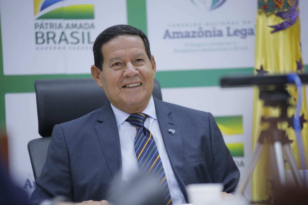 GeneralMourao's tweet photo. Em videoconferência, retomei meu dialogo com a @USChamber, reafirmando o compromisso do @govbr no combate aos ilícitos ambientais. https://t.co/cxCXIUdL4h