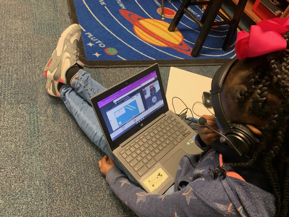 Students in Ms. Sancen's class join breakout rooms and use Jamboard to discuss and solve division problems. <a href="/OaklawnFWISD/">Oaklawn Elementary School</a>