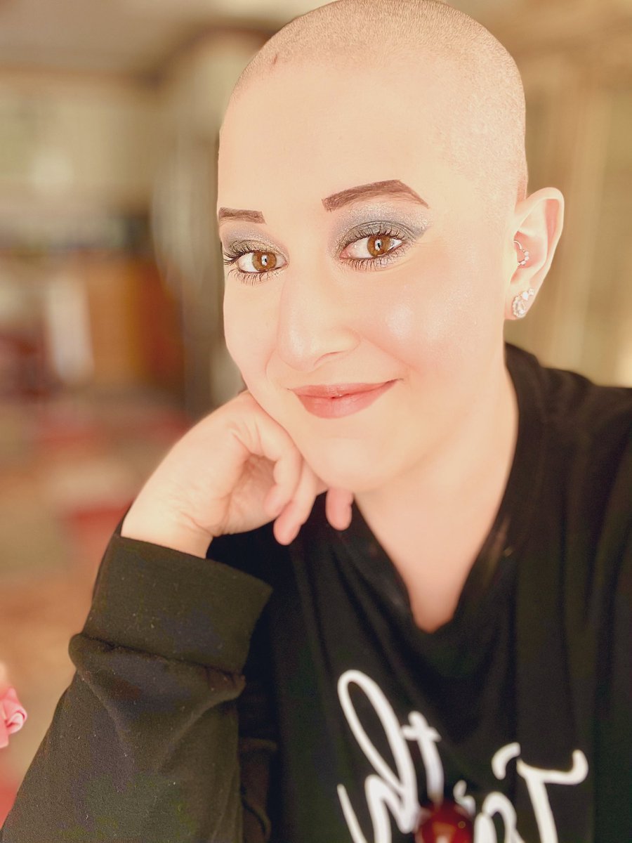 OffSeids's tweet image. The meds I’m on destroyed my hair.. to the point where I barely had a Mohawk anymore. It was coming out in clumps. I’ve been insecure about it for a while now.
Today, I made the choice to become a baldie. I refuse to let my health control me. I finally feel confident again. 💚