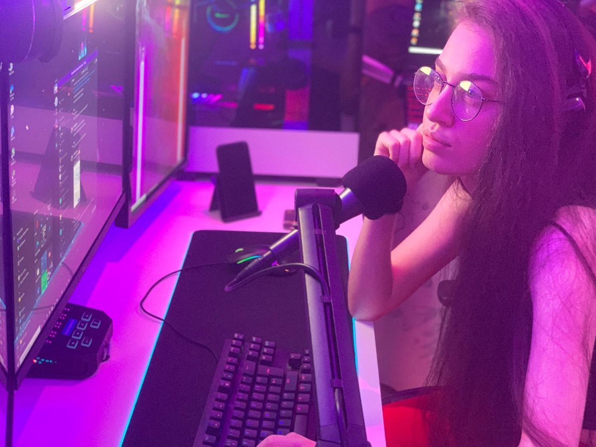 TheCaptainCroft's tweet photo. Setting up to stream again peeps 😎 gotta rebrand the channel and we on 🥳 #gaming #gamingsetup #mlgprogamer #ultimatesetup #setupwars https://t.co/jdPAByCNjM