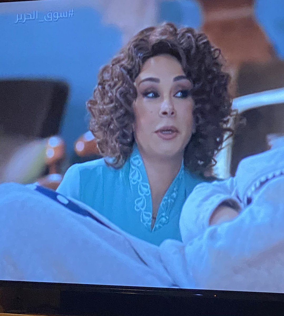 كرمال الله... هذا منظر نساء كانوا في القرن الماضي؟؟؟
ألا تستطيع الفنانات التخلي عن المكياج والعمليات وتسريحات الشعر من أجل مصداقية العمل؟
ما خليتوا مكياج، ماخليتوا رموش، ما خليتوا شينيون وفير وسشوار 😡😡😡😡😡😡
#سوق_الحرير
#مسلسلات_رمضان2021
#دلع_الناقدة https://t.co/YzpclUrdJs