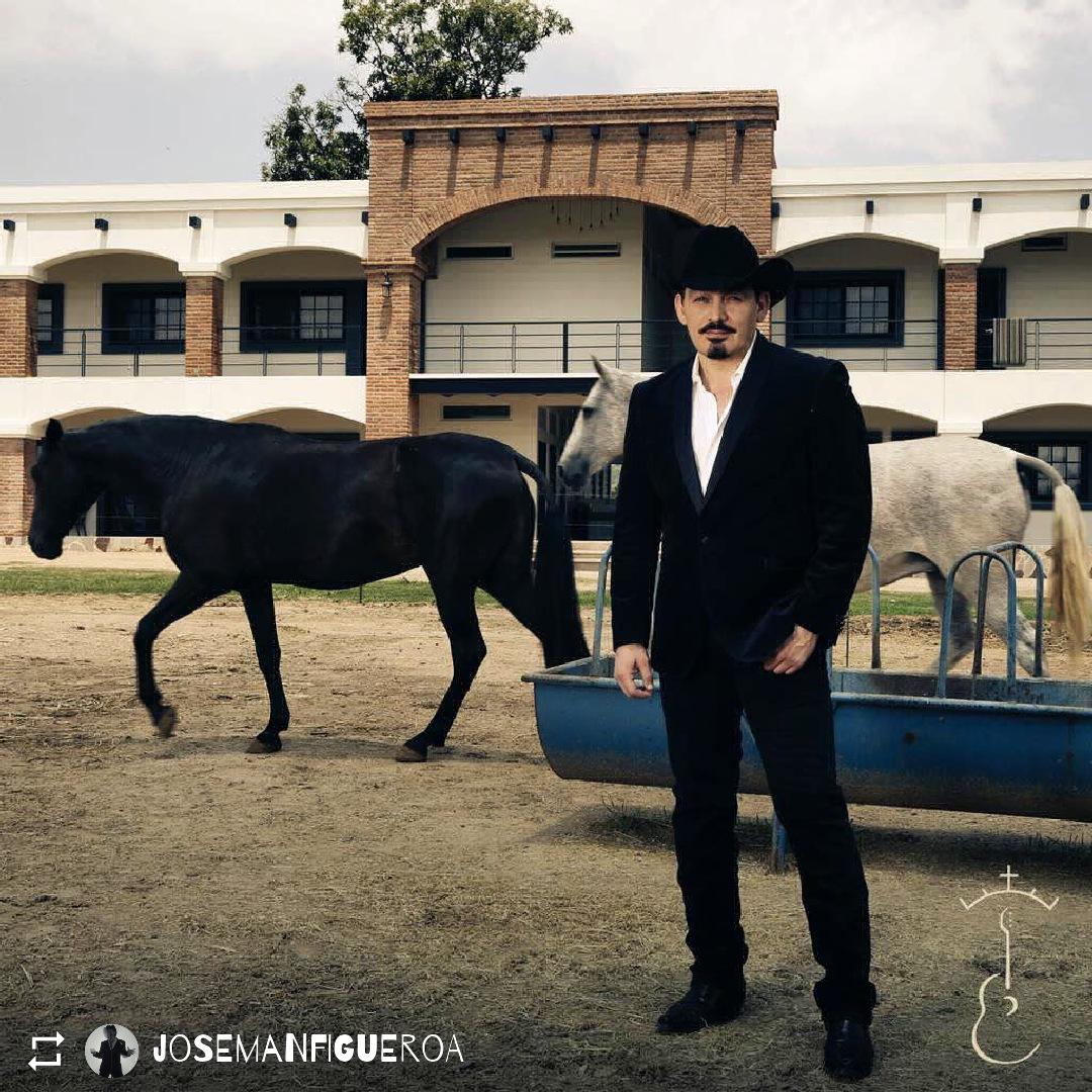 angdlsentimient's tweet photo. Cómo no admirarte #micaballero si emocionas corazones 
@josemanfigueroa by @easy_repost_app
--------------
Eres edén entre mis brazos y estás anclada aquí en mi pensamientos, 
Sonrisa de la vida pues tu canción la arrastra el viento, 
Notas que llevan sabor a tu aliento 🎼❤️ https://t.co/xmZ1Io7hEN