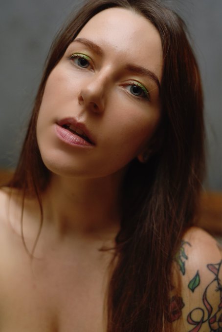New green creamy naughty set is already out babes ? https://t.co/LbqErSAjsh ? #onlyfans #kochanius https://t